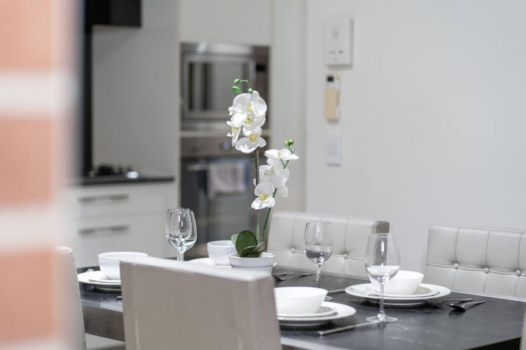 South 2b2b Apt&parking * Brisbane